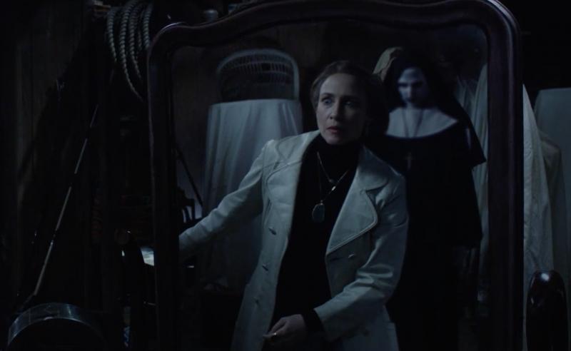 Hỉnh ảnh con quỷ xuất hiện trong gương trong The Conjuring 2