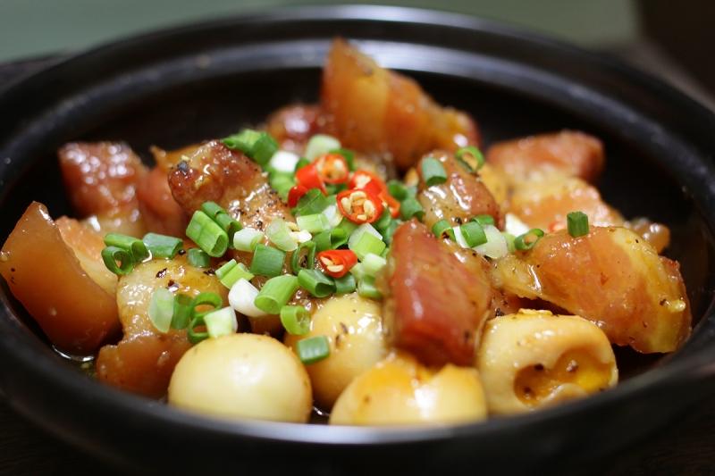 Thịt kho trứng thơm ngon.