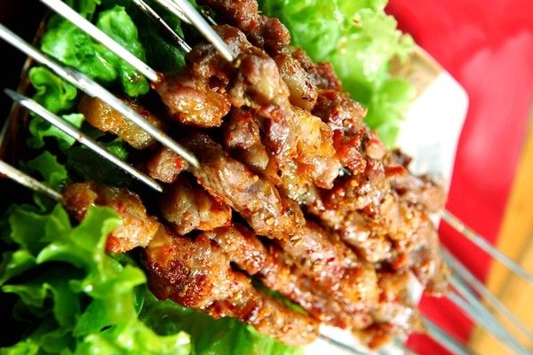 Thịt lợn rừng xiên nướng