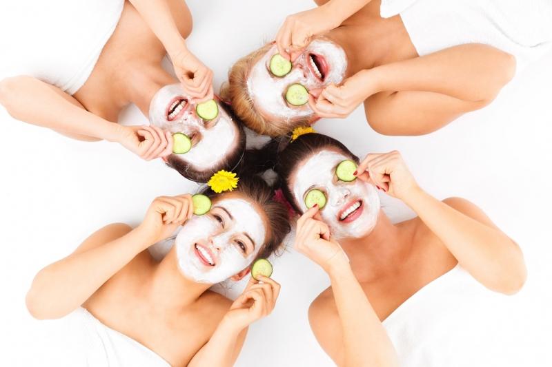Hãy thư giãn trong khi đắp mặt nạ