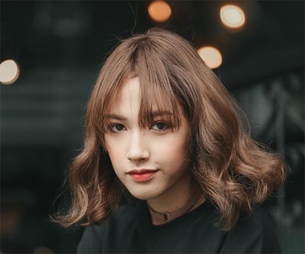 Tóc ngắn xoăn lọn to