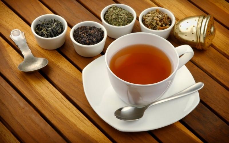 Trà cam thảo nóng rất dễ uống bởi vị ngọt của nó.