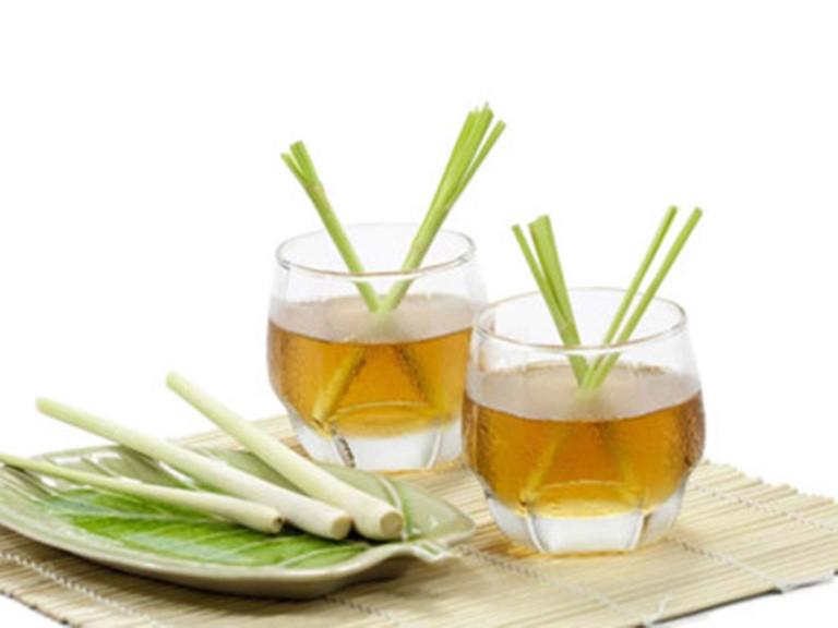 Nếu bạn gặp phải những vấn đề về tiêu hóa trong ngày Tết hãy bổ sung cho dạ dày một ly trà sả
