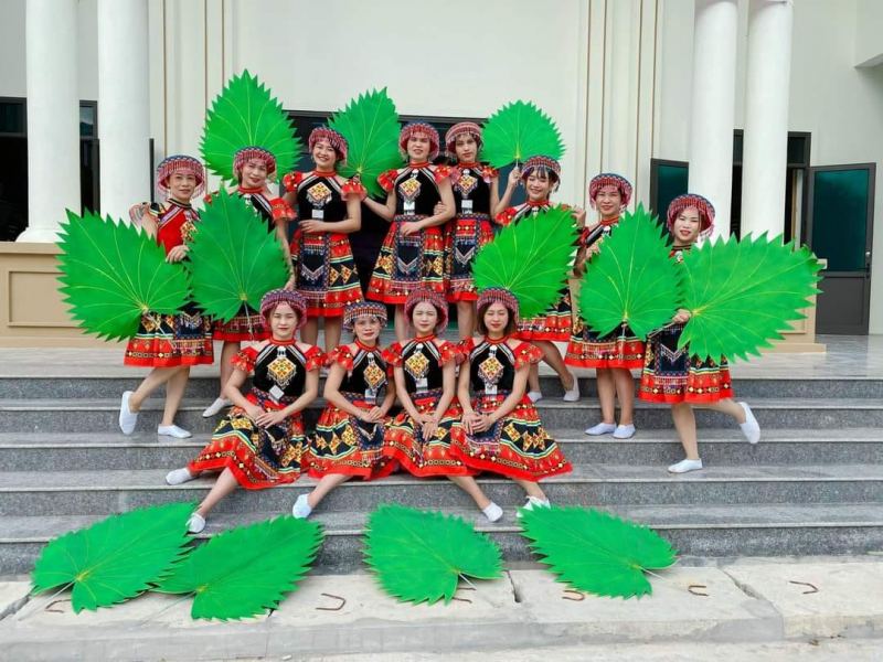Trang phục biểu diễn - Áo dài Ngọc Ánh