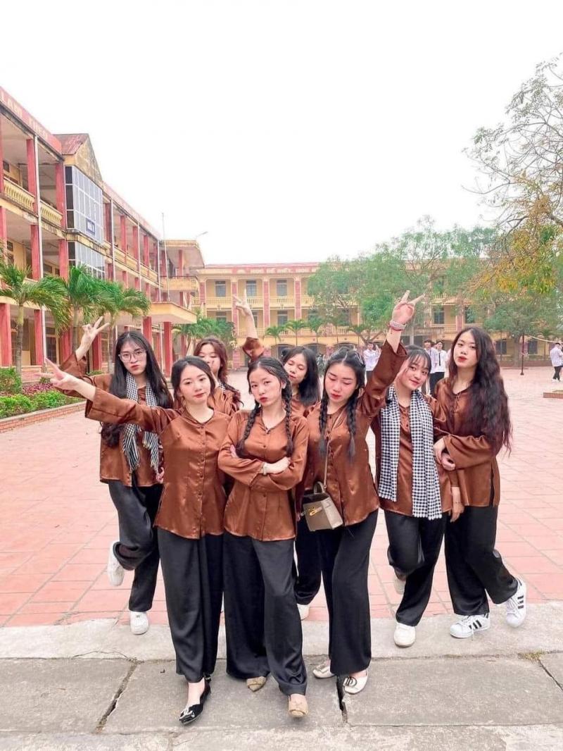 Trang phục biểu diễn Lan Tran