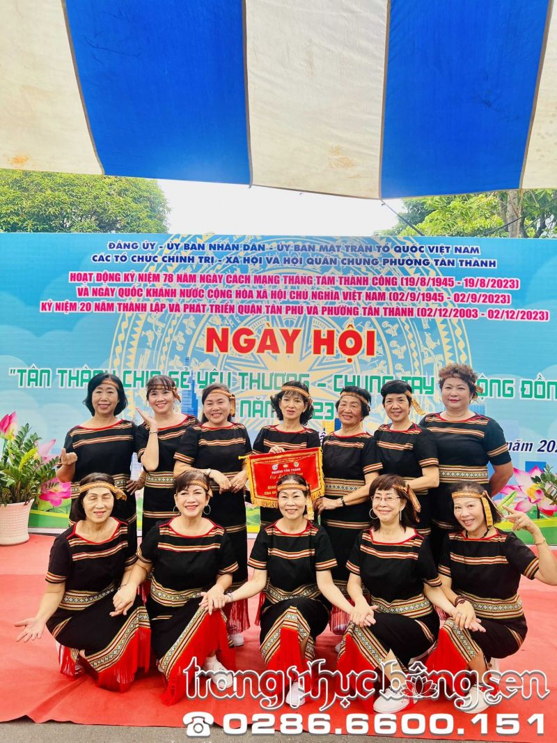 Trang phục Bông Sen