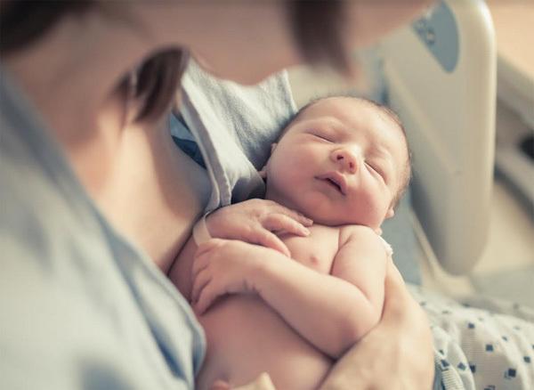 Biến chứng nguy hiểm từ vàng da bệnh lý của trẻ sơ sinh