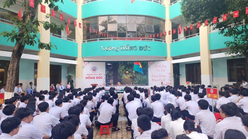 TRƯỜNG THCS & THPT HỒNG ĐỨC