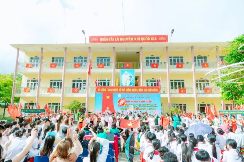 Trường THCS Bái Tử Long