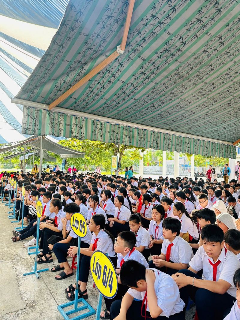 Trường THCS Đàm Quang Trung