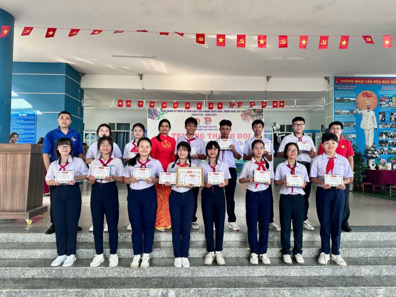 Trường THCS Đông Chiêu