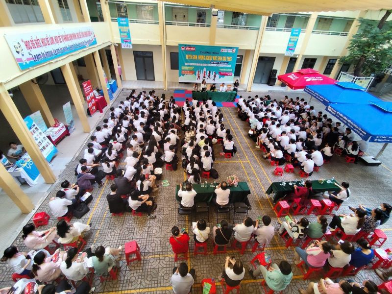 Trường THCS Đồng Khởi