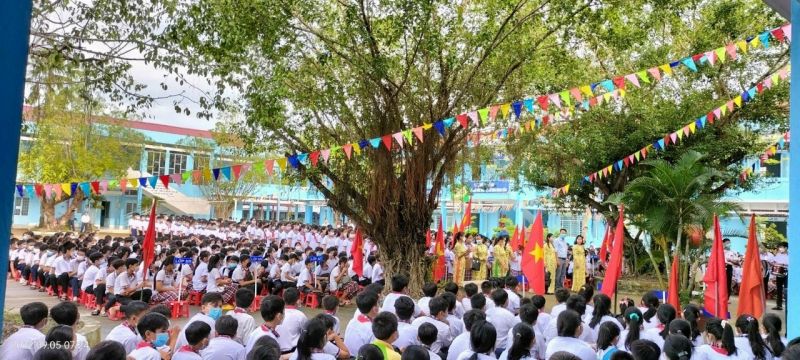 Trường THCS TT Cái Nhum