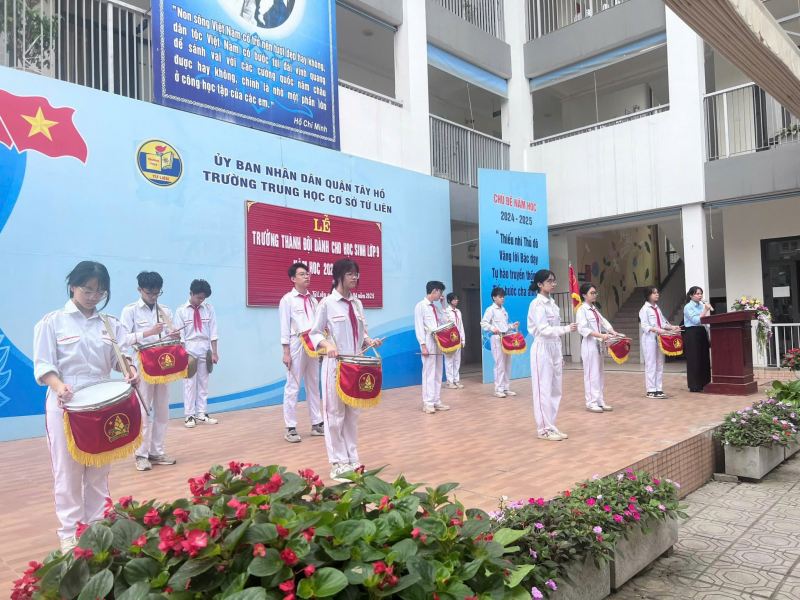 Trường THCS Tứ Liên