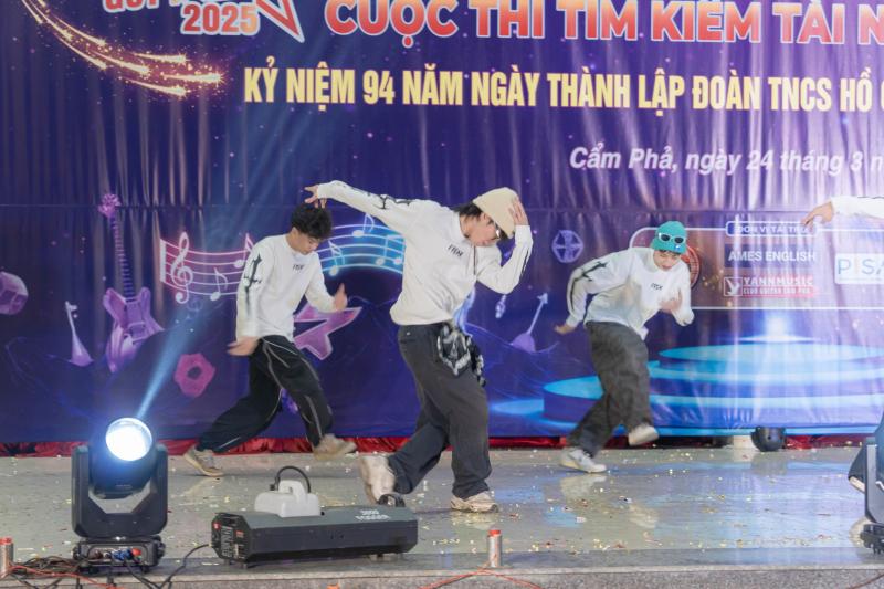 Trường THPT Cẩm Phả