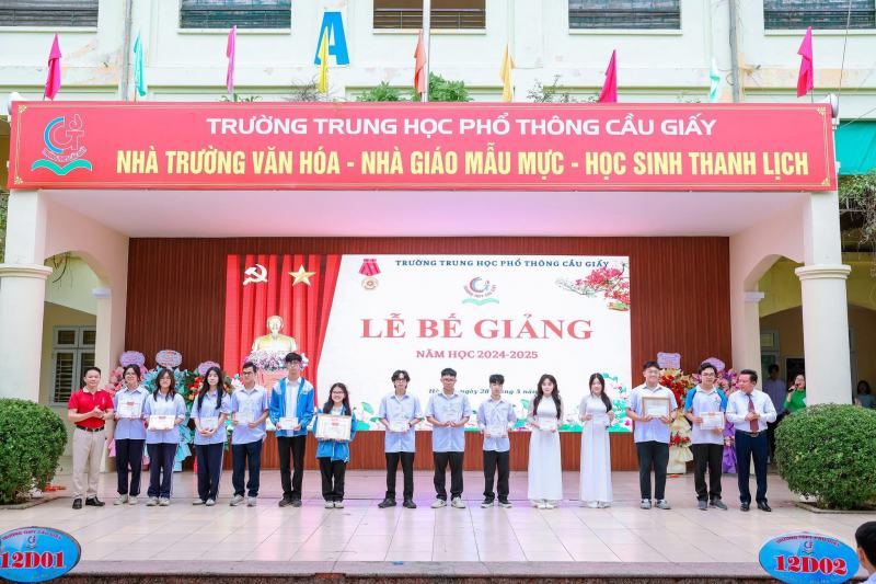 Trường THPT Cầu Giấy – Tỷ lệ chọi 1.963
