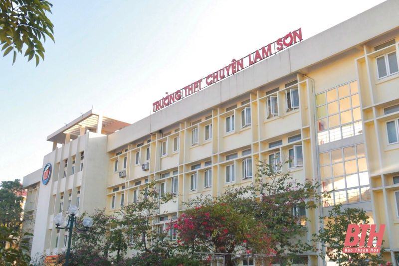 Trường THPT Chuyên Lam Sơn
