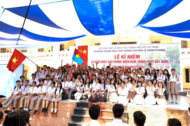 Trường THPT chuyên Lê Hồng Phong (bề dày lịch sử hơn 98 năm)