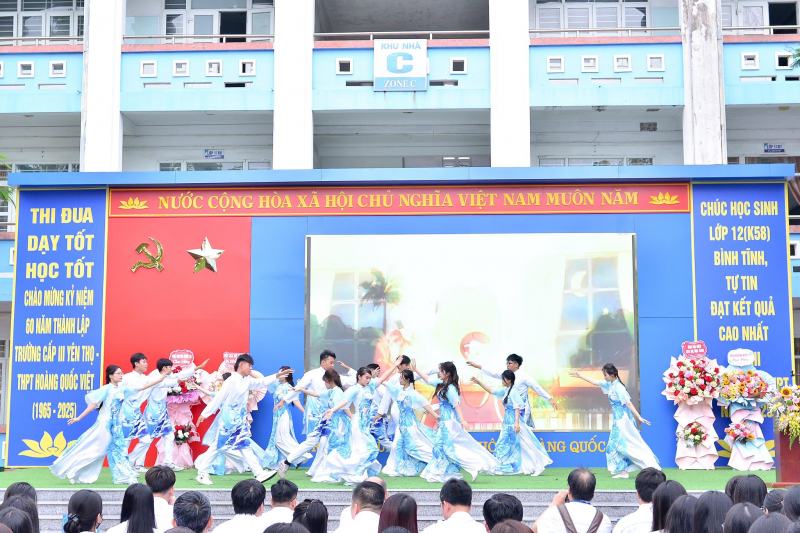 Trường THPT Hoàng Quốc Việt