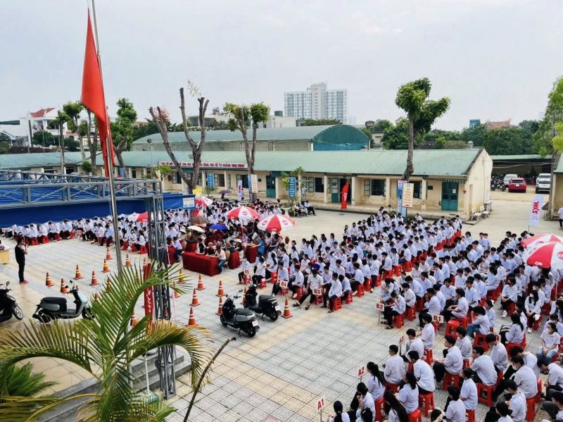 Trường THPT Tô Hiến Thành