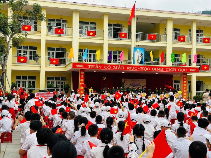 Trường Tiểu học Cẩm Thạch