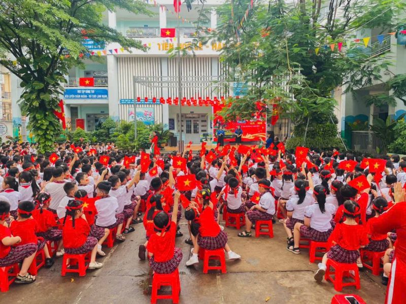 Trường Tiểu học Trần Phú