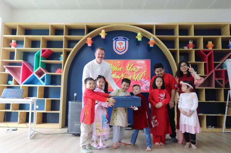 Trường Tiểu học và THCS Văn Hiến