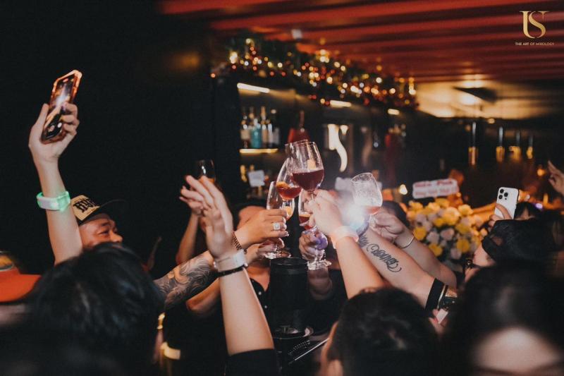U.S Bar - The Art of Mixology
