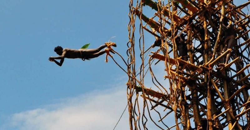 Vanuatu nhảy bungee để cầu cho một vụ mùa bội thu
