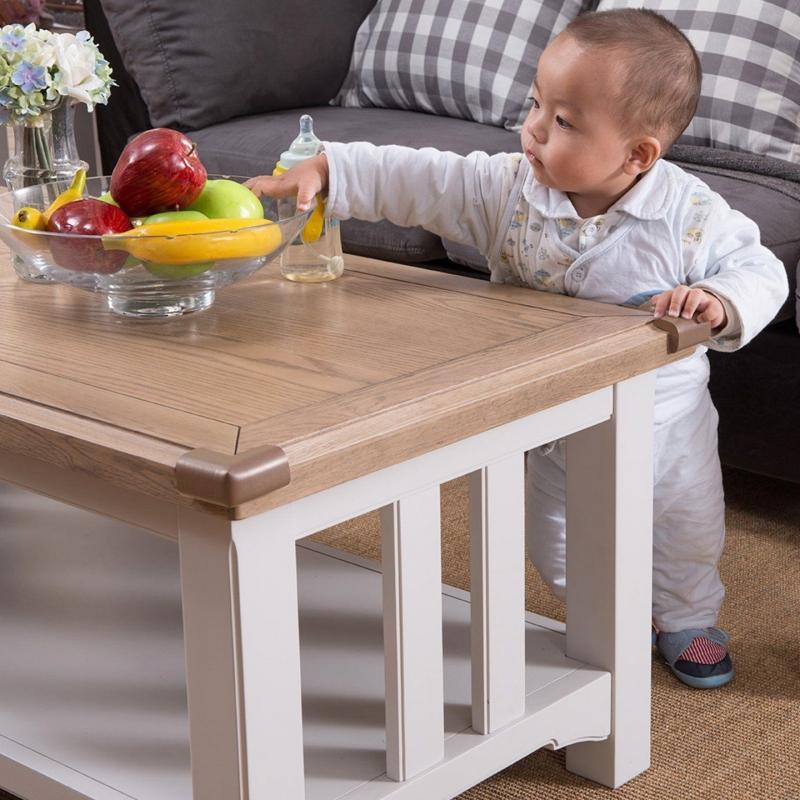 Góc bàn vô cùng nguy hiểm cho tới khi được bịt lại bằng các miếng bịt góc bàn