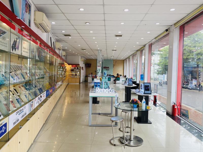 Bên trong cơ sở của Viettel Store